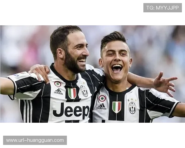 尤文图斯三巨头赛后围堵裁判,抗议巴斯托尼假摔导致卡卢卢红牌 尤文图斯三巨头赛后围堵裁判,抗议巴斯托尼假摔导致卡卢卢红牌